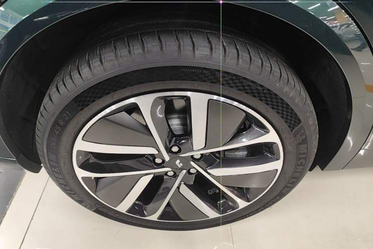Used Li Auto L9 2022 Max model Right Rear Wheel Hub