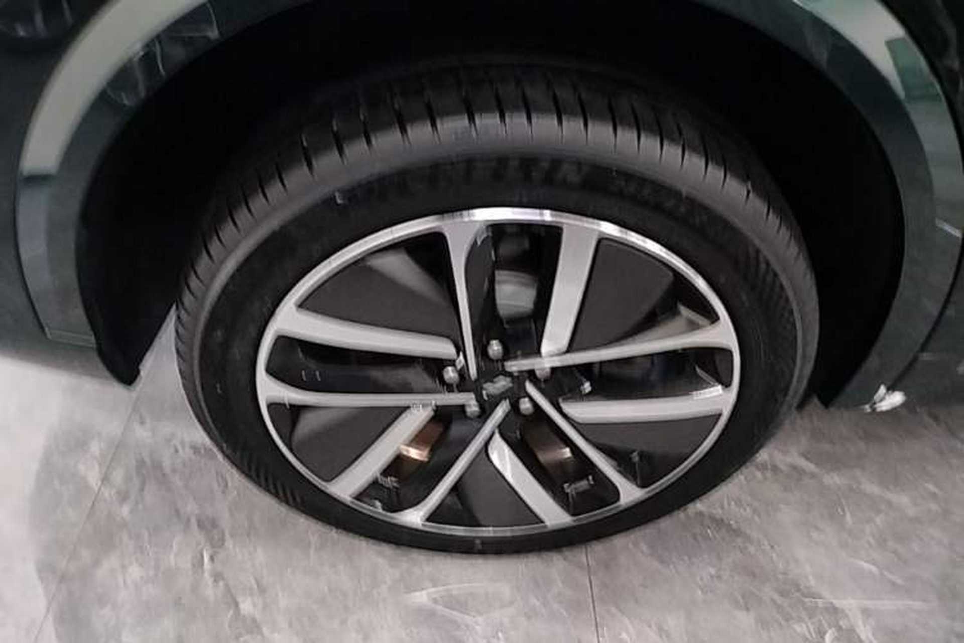 Used Li Auto L9 2022 Max model Right Rear Wheel Hub