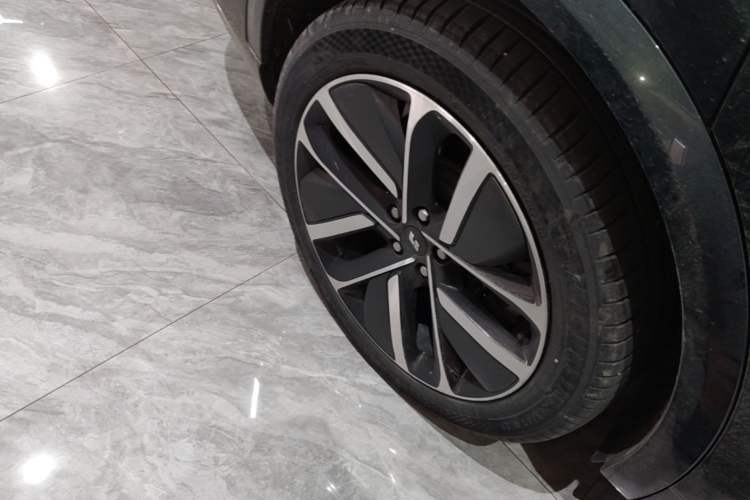 Used Li Auto L9 2022 Max model Right Rear Wheel Hub