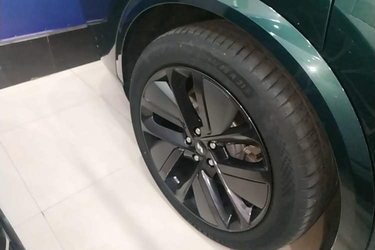 Used Li Auto L9 2022 Max model Right Rear Wheel Hub