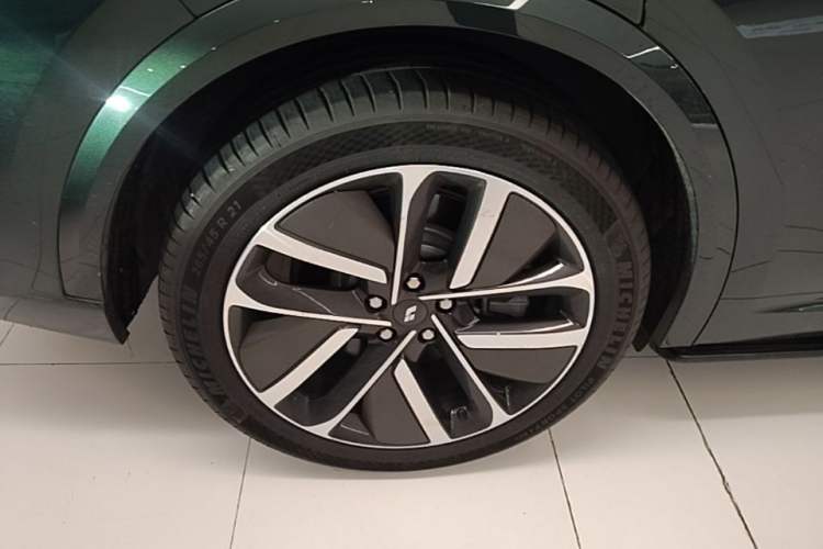 Used Li Auto L9 2022 Max model Right Rear Wheel Hub