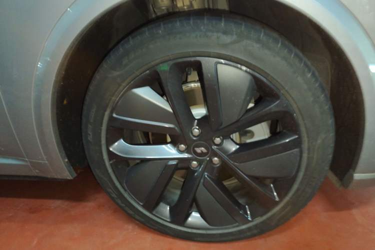 Used Li Auto L9 2022 Max model Right Front Wheel Hub