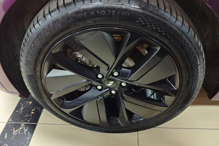 Used Li Auto L9 2022 Max model Left Front Wheel Hub