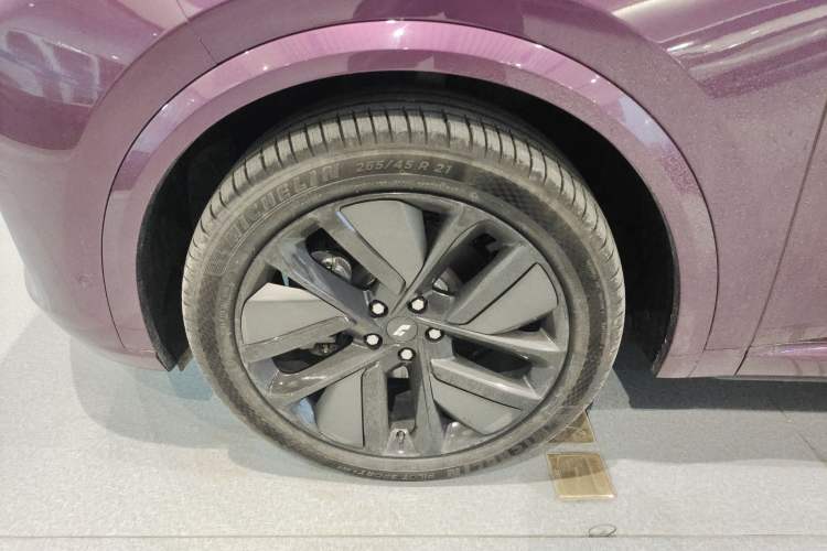 Used Li Auto L9 2022 Max model Left Front Wheel Hub