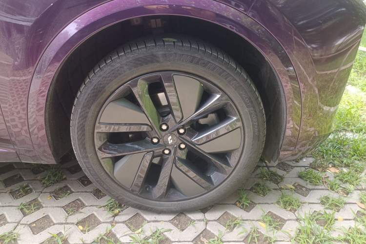Used Li Auto L9 2022 Max model Right Front Wheel Hub