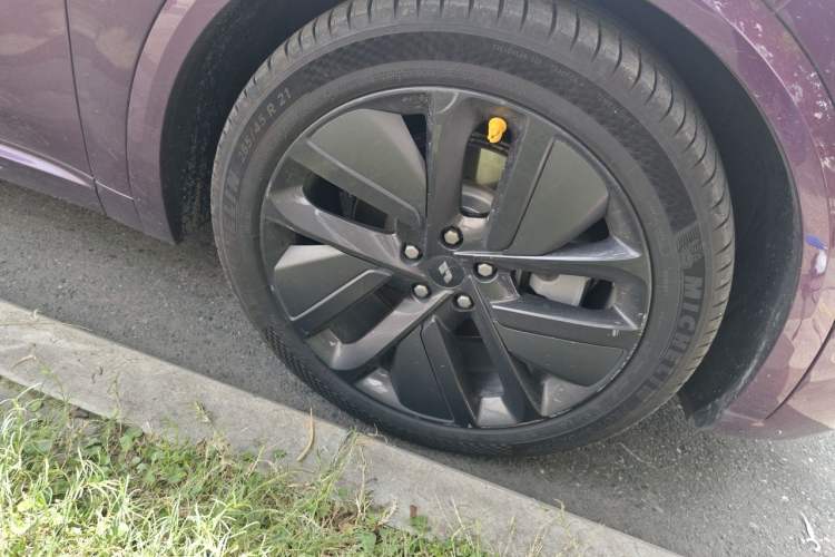 Used Li Auto L9 2022 Max model Right Front Wheel Hub