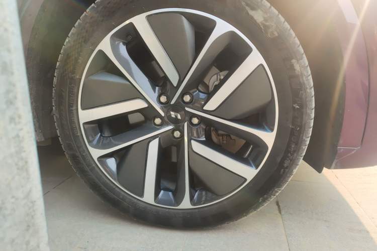 Used Li Auto L9 2022 Max model Right Front Wheel Hub