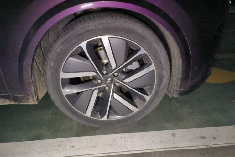 Used Li Auto L9 2022 Max model Right Front Wheel Hub