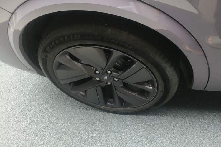 Used Li Auto L9 2022 Max model Right Rear Wheel Hub