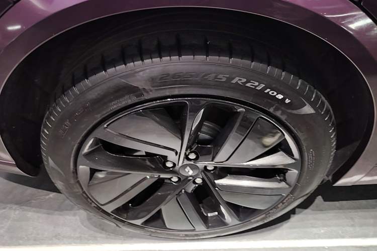 Used Li Auto L9 2022 Max model Right Rear Wheel Hub