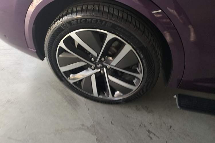 Used Li Auto L9 2022 Max model Right Rear Wheel Hub