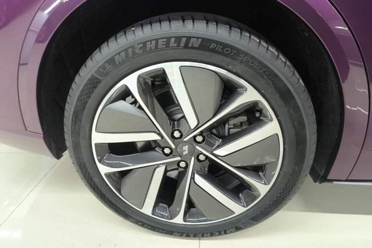 Used Li Auto L9 2022 Max model Right Rear Wheel Hub