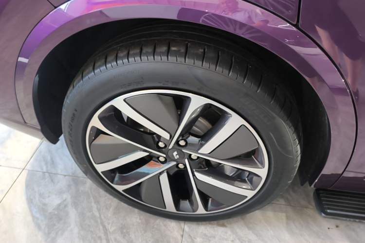 Used Li Auto L9 2022 Max model Right Rear Wheel Hub