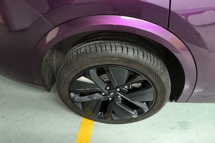 Used Li Auto L9 2022 Max model Right Rear Wheel Hub