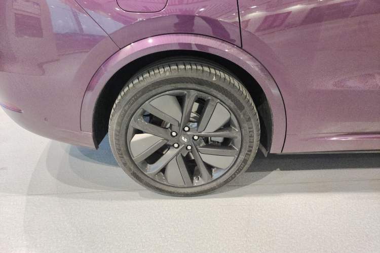 Used Li Auto L9 2022 Max model Right Rear Wheel Hub