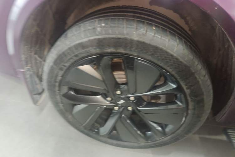 Used Li Auto L9 2022 Max model Right Rear Wheel Hub
