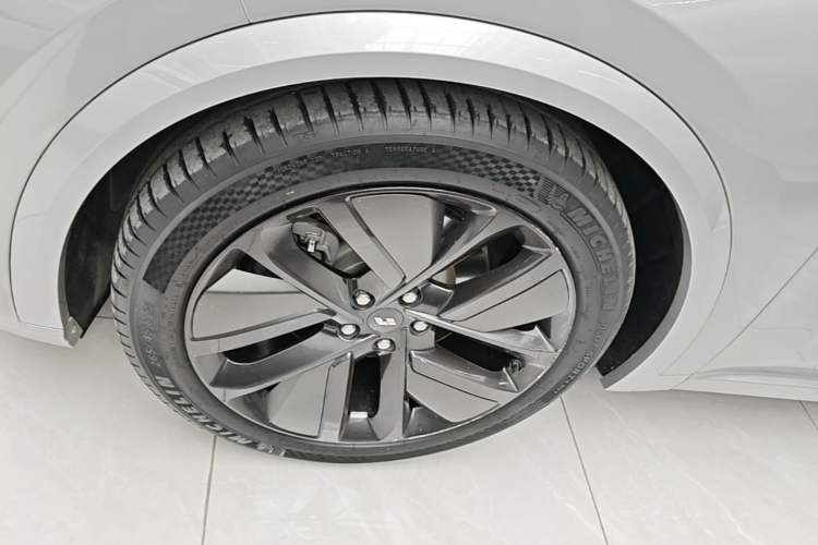 Used Li Auto L9 2022 Max model Exterior 4