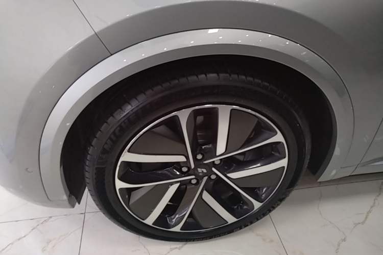 Used Li Auto L9 2022 Max model Exterior 4