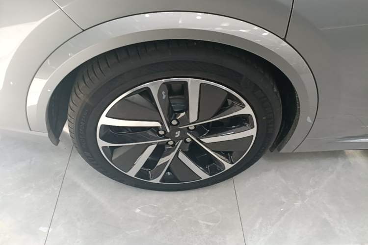 Used Li Auto L9 2022 Max model Exterior 5