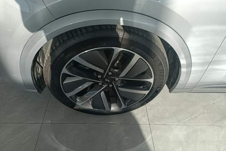 Used Li Auto L9 2022 Max model Left Front Wheel Hub