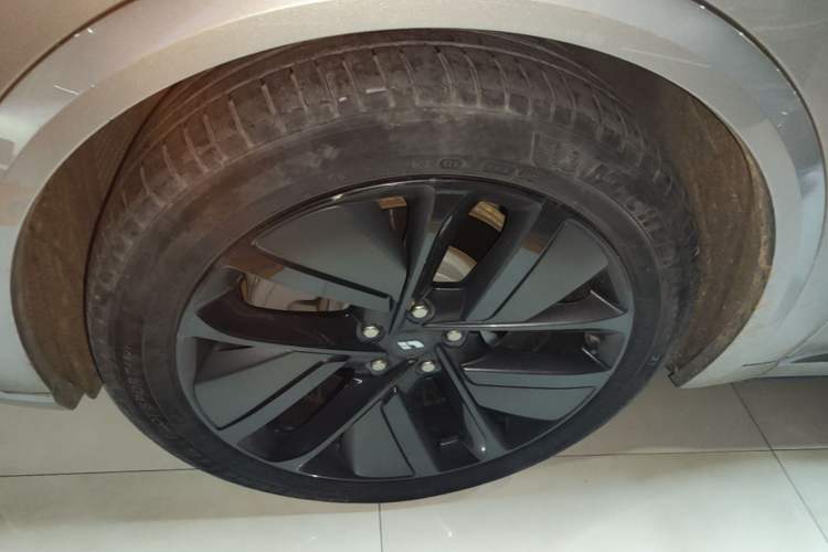 Used Li Auto L9 2022 Max model Left Front Wheel Hub
