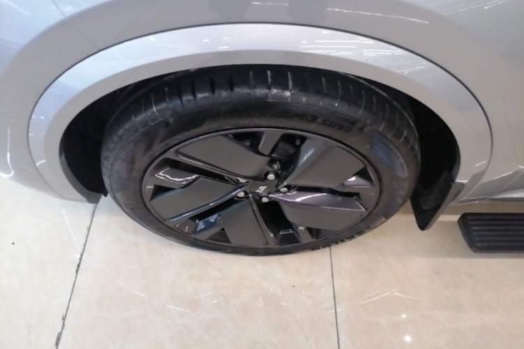 Used Li Auto L9 2022 Max model Left Front Wheel Hub