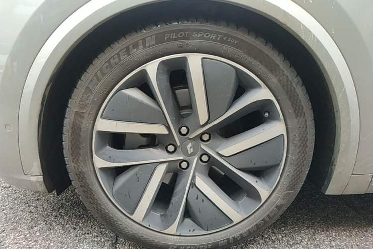 Used Li Auto L9 2022 Max model Left Front Wheel Hub