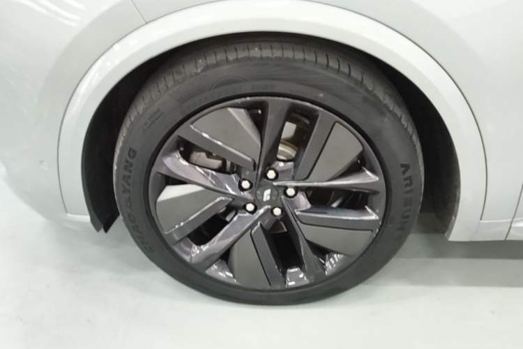 Used Li Auto L9 2022 Max model Left Front Wheel Hub