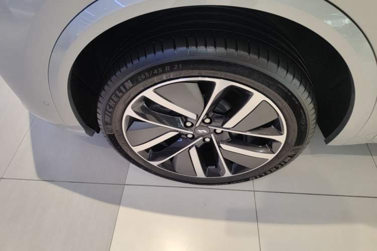Used Li Auto L9 2022 Max model Left Front Wheel Hub