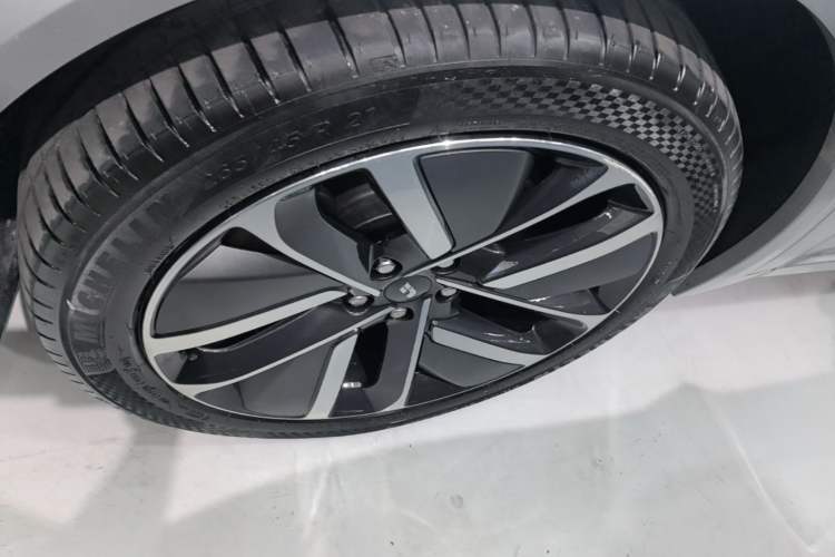 Used Li Auto L9 2022 Max model Left Front Wheel Hub