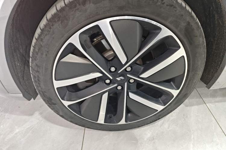 Used Li Auto L9 2022 Max model Left Front Wheel Hub