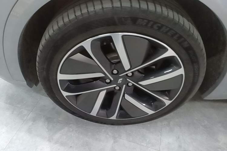Used Li Auto L9 2022 Max model Left Front Wheel Hub