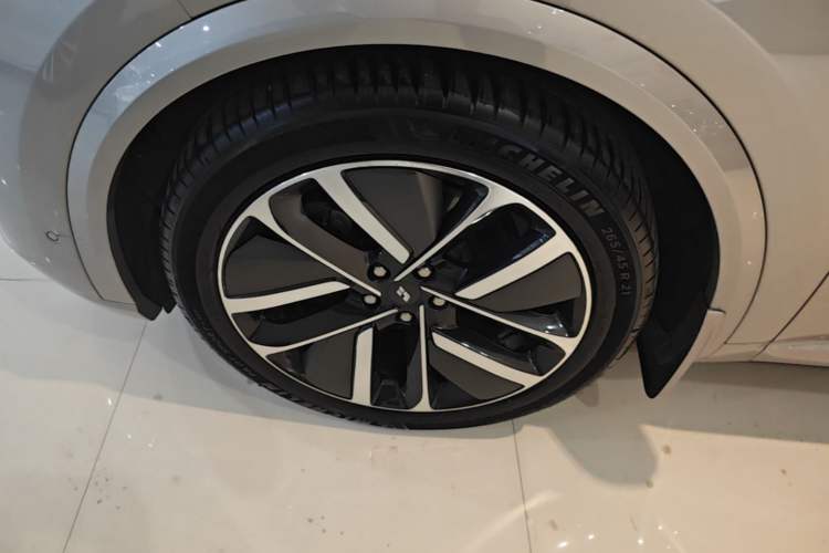Used Li Auto L9 2022 Max model Left Front Wheel Hub