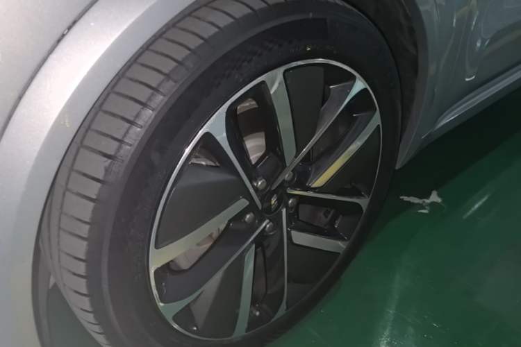 Used Li Auto L9 2022 Max model Left Front Wheel Hub
