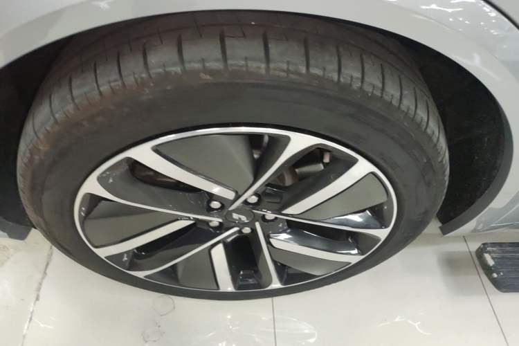 Used Li Auto L9 2022 Max model Left Front Wheel Hub