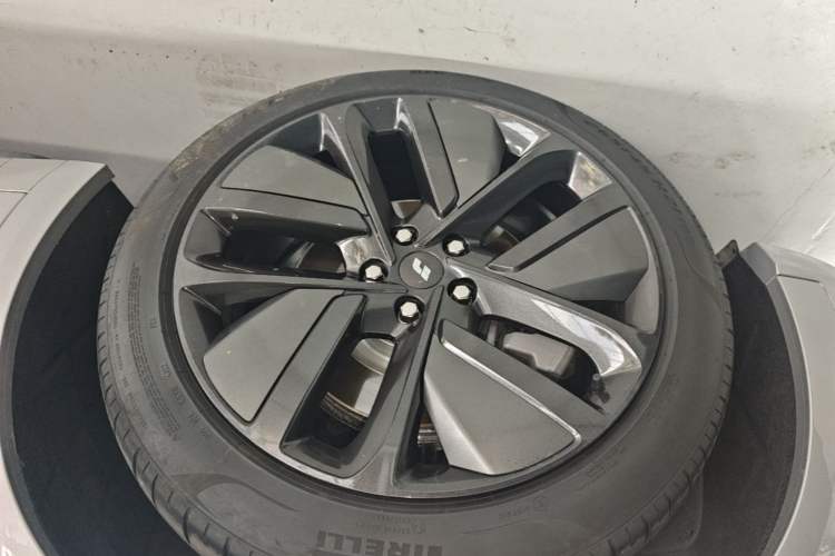 Used Li Auto L9 2022 Max model Left Front Wheel Hub