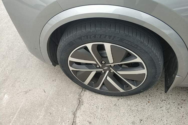 Used Li Auto L9 2022 Max model Left Front Wheel Hub