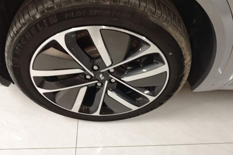 Used Li Auto L9 2022 Max model Left Front Wheel Hub