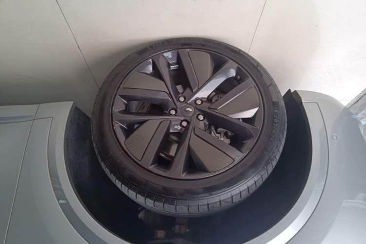 Used Li Auto L9 2022 Max model Left Front Wheel Hub
