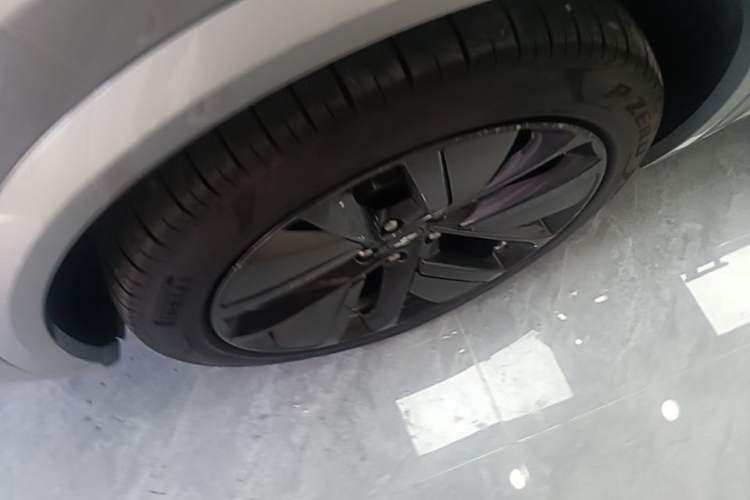 Used Li Auto L9 2022 Max model Left Front Wheel Hub