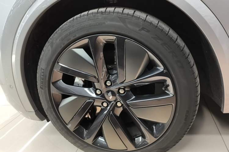 Used Li Auto L9 2022 Max model Left Front Wheel Hub