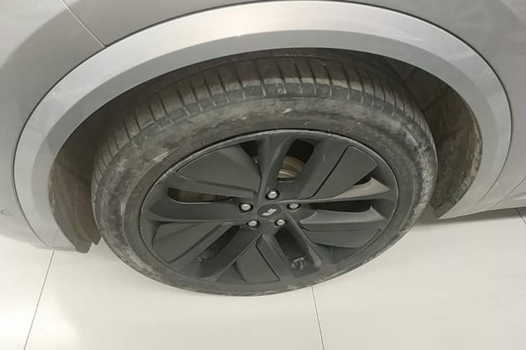 Used Li Auto L9 2022 Max model Left Front Wheel Hub