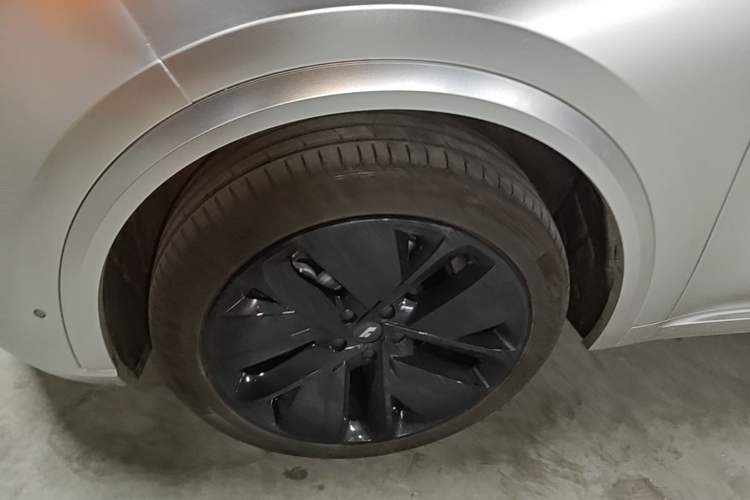 Used Li Auto L9 2022 Max model Left Front Wheel Hub