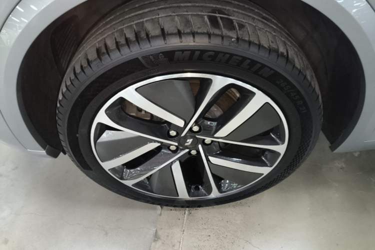 Used Li Auto L9 2022 Max model Left Front Wheel Hub