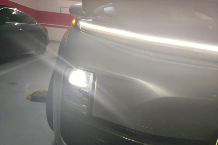Used Li Auto L9 2022 Max model Right Front Headlight