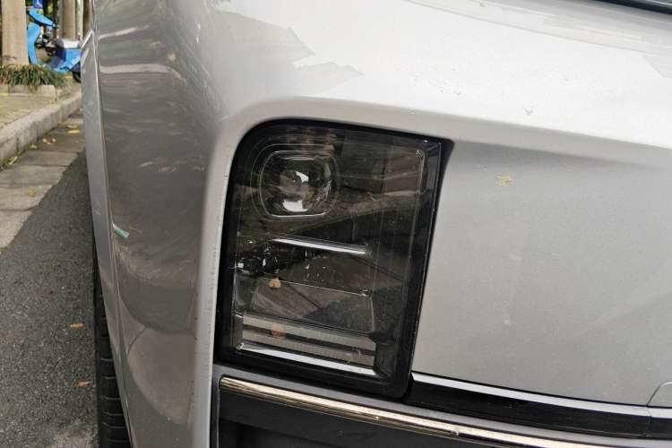 Used Li Auto L9 2022 Max model Right Front Headlight