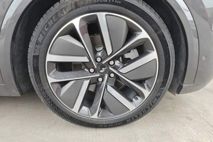 Used Li Auto L9 2022 Max model Right Front Wheel Hub