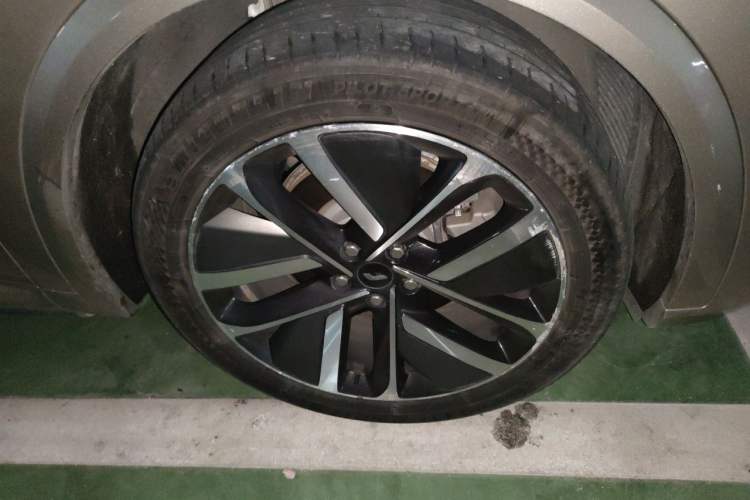 Used Li Auto L9 2022 Max model Right Front Wheel Hub