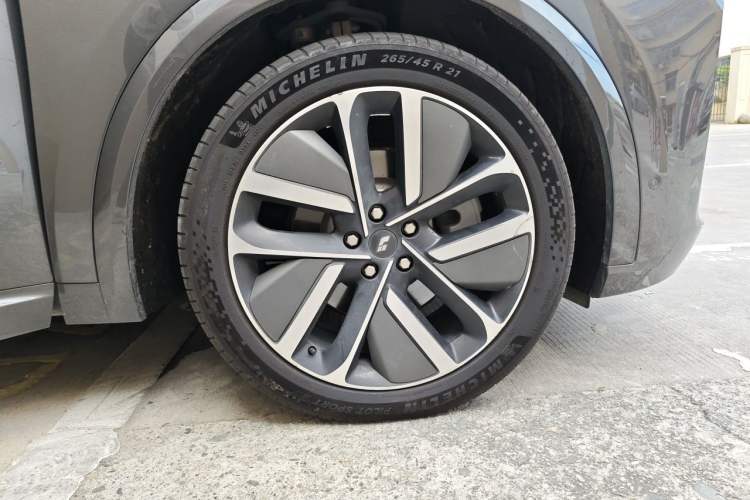 Used Li Auto L9 2022 Max model Right Front Wheel Hub