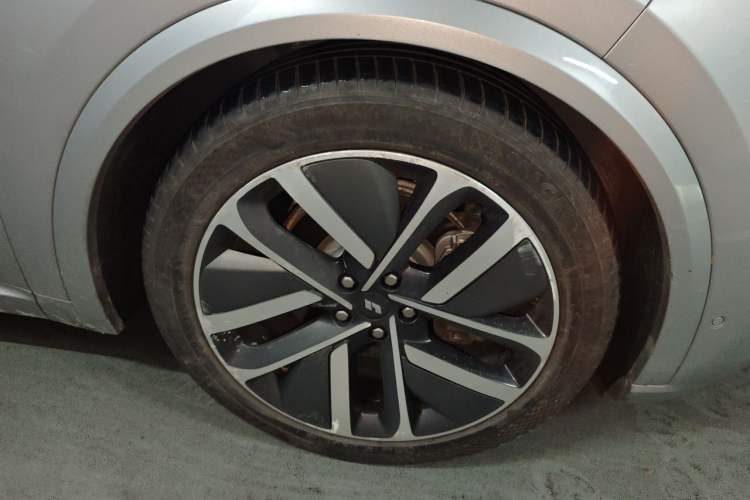 Used Li Auto L9 2022 Max model Right Front Wheel Hub